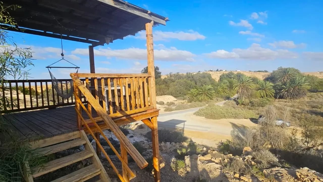 The desert community will become a tourist village featuring hundreds of accommodation units. A guest cabin in Ezuz.