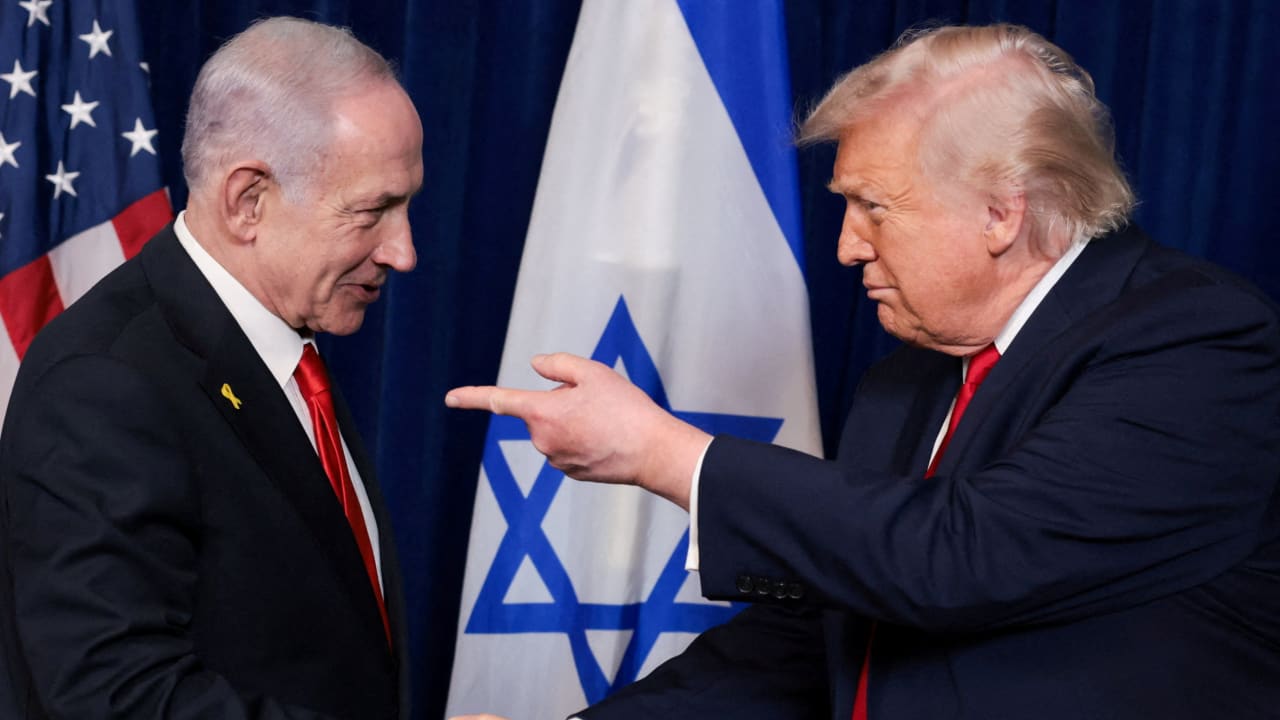 FILE PHOTO: US President Donald Trump points his finger towards Israeli Prime Minister Benjamin Netanyahu as they shake hands during a press conference after meeting at Trump’s Mar-a-Lago club in Palm Beach, Florida, US, December 29, 2025
