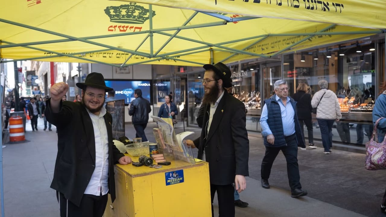 Jewish man returns to wrapping tefillin after suspected NYC hate crime ...