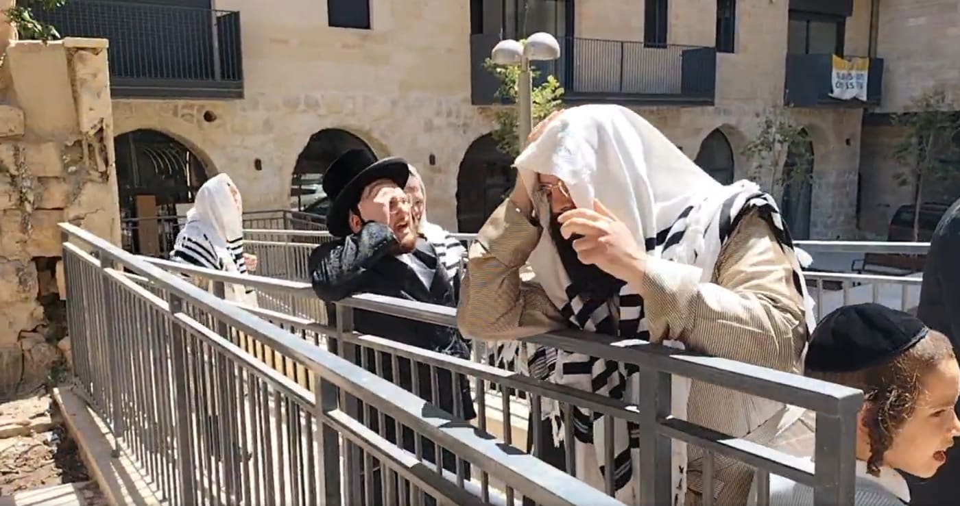 Jerusalem cafe became symbol of secular defiance, until Israelis learned it's run by Jews for Jesus