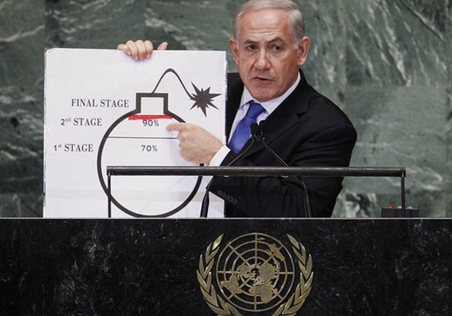 Prime Minister Binyamin Netanyahu points to a diagram of a bomb at the UN. (Credit: Reuters)