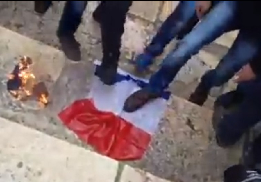 WATCH: French flag burned on Temple Mount in a large rally against
