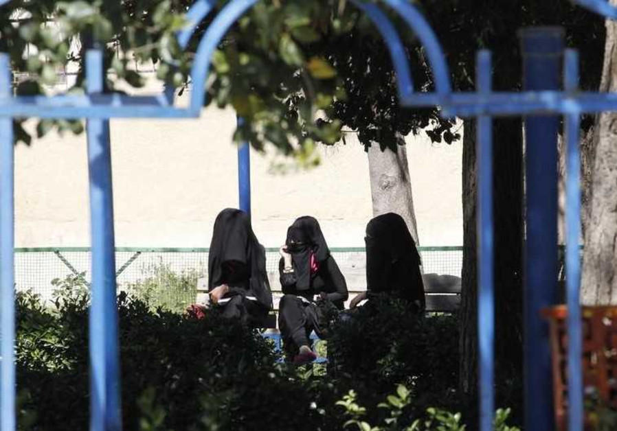 IRAQ'S NEW GOVERNMENT LACKS FEMALE MINISTERS 274309