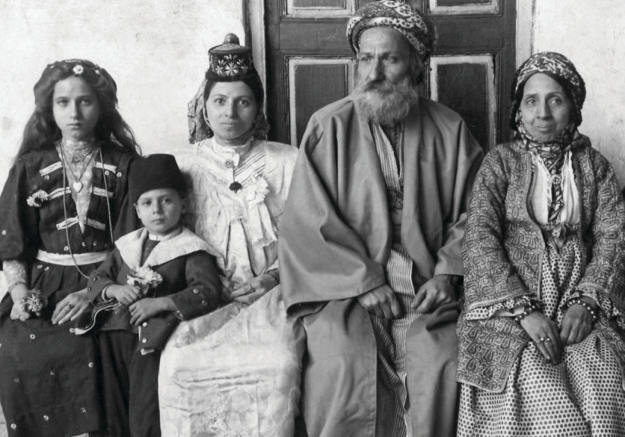 Hahkham Ezra Dangoor with his family in Baghdad in 1910 (credit: Courtest "Remember Baghdad")