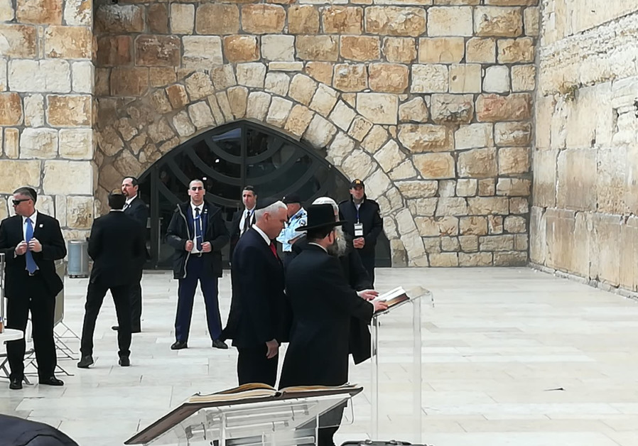 US Vice President Mike Pence standing before the Western Wall./ Maariv 