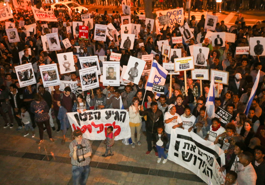 Demonstrators gather in Jerusalem to protest the government's deportation plan (Marc Israel Sellem / The Jerusalem Post)