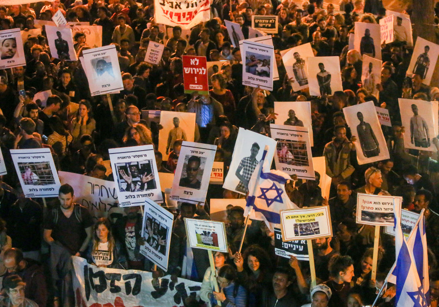 Demonstrators gather in Jerusalem to protest the government's deportation plan (Marc Israel Sellem / The Jerusalem Post)