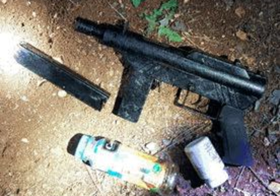 Weapons belonging to a Hamas terror cell foiled by Israel in June, 2018 (Shin Bet)