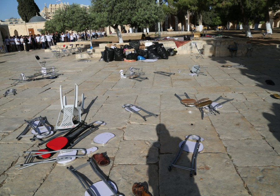 Chairs and objects thrown on the ground after Arabs rioted the decision to allow Jews to enter the Temple Mount on Jerusalem Day (Credit: Police Spokesperson's Unit)