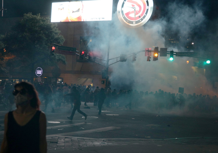 Protesters flee tear gas during a protest against the death in Minneapolis police custody of African-American man George Floyd, in Atlanta, Georgia, US May 29, 2020. (Reuters)