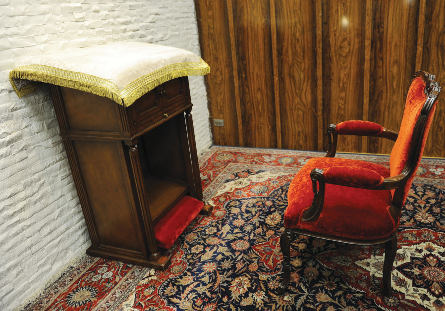 THE REBBE’S chair at 770, Chabad world headquarters in Brooklyn.  (Mendy Hechtman/Flash90)