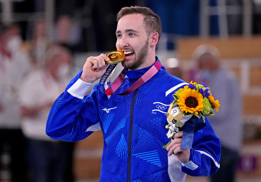 Artem Dolgopyat (ISR) celebrates winning the gold medal on the floor during the Tokyo 2020 Olympic Summer Games at Ariake Gymnastics Center (ROBERT DEUTSCH-USA TODAY SPORTS)