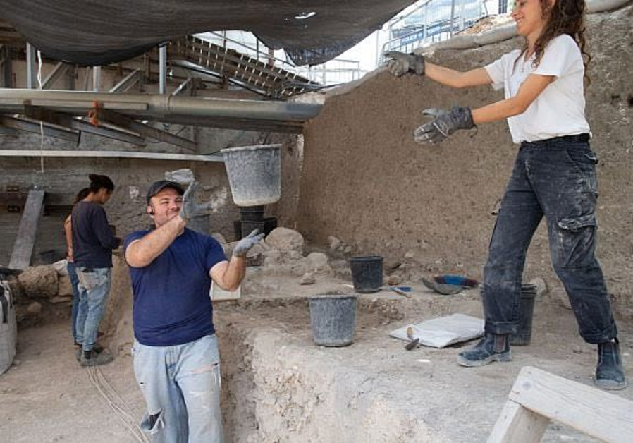 Excavators at June 2018 digs at the Givati Parking Lot site in the City of David of an Abbasid period layer.