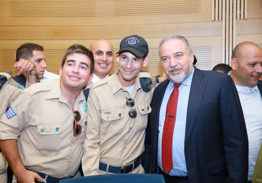  Special in Uniform Salutes the IDF While Netanyahu Salutes Special in Uniform, June 19, 2018.