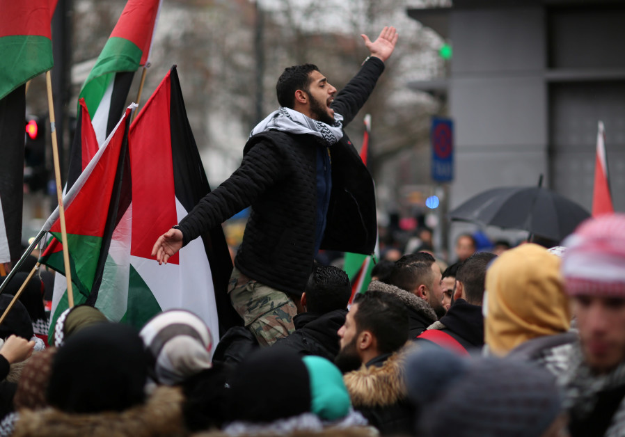 Un rassemblement anti-raciste à Berlin appelle à la destruction d'Israël