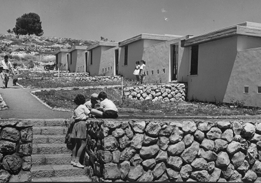 LESSIN HOUSE (left) in Tel Aviv, which Benjamin Idelson and Arieh Sharon built in the 1950s, and won them the Tel Aviv Municipality’s 1957 Rokach Prize for Architecture.