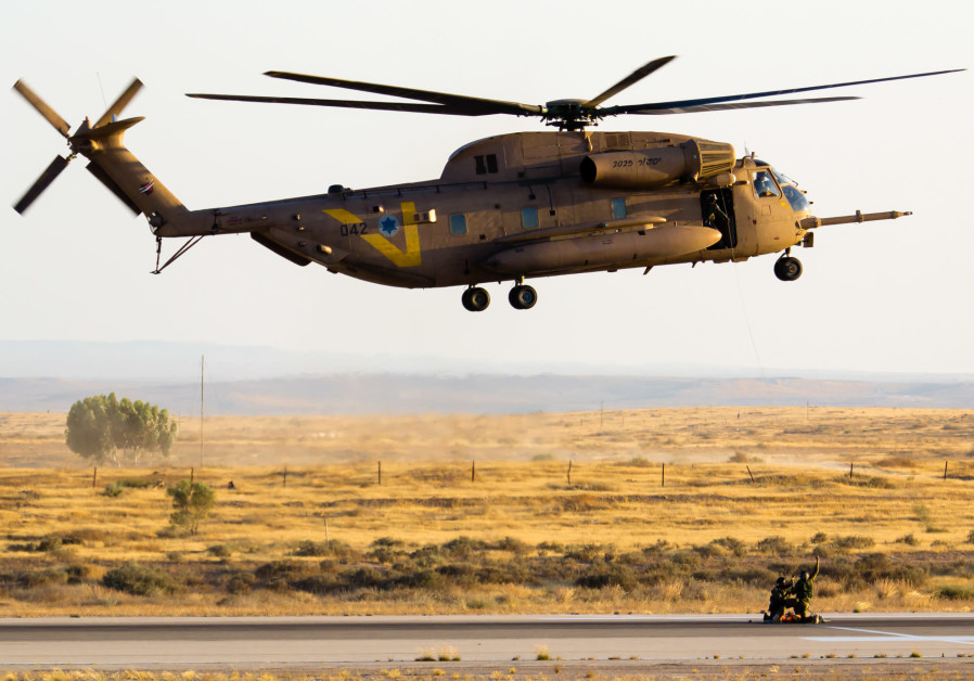 Un hélicoptère IAF Yasur, souvent utilisé dans des missions de recherche et de sauvetage