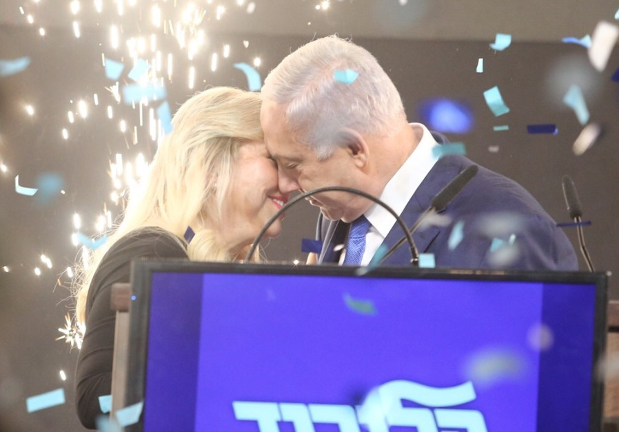 Prime Minister Benjamin Netanyahu emraces his wife Sara after elections results, April 9th, 2019