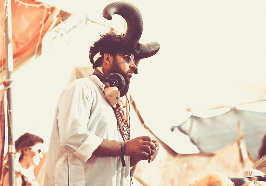 DJ RAM Mizrahi Spinoza fronts the Monlingua Arabic music fest at Hamazkeka. (Credit: ILANIT TURGEMAN)