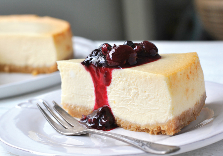CREAMY CHEESECAKE WITH BERRY SAUCE (Credit: PASCALE PEREZ-RUBIN)