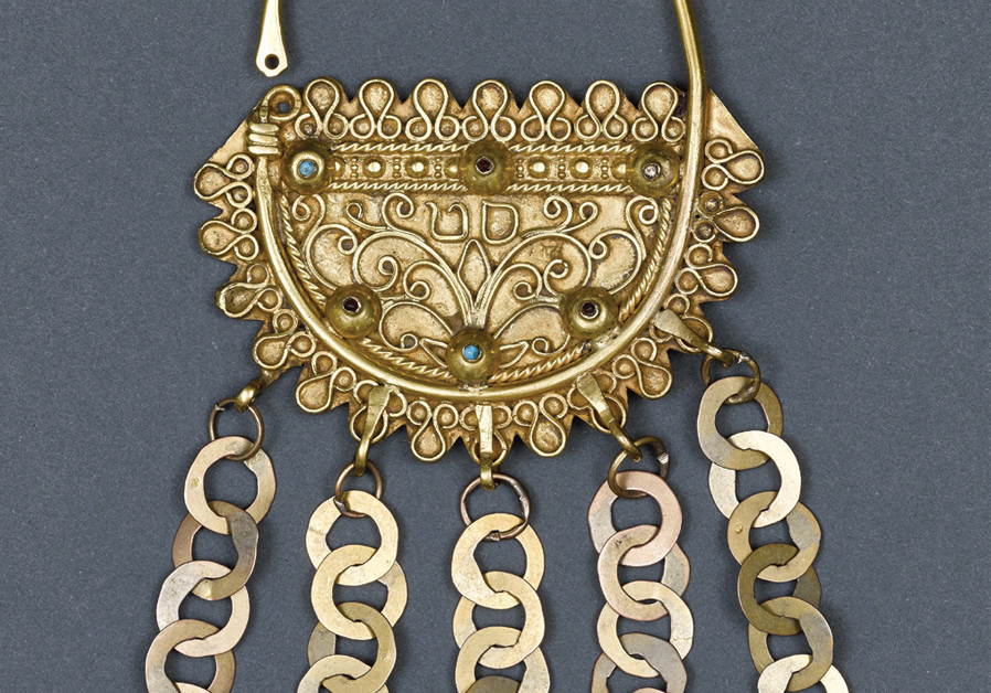 A JEWISH Tunisian gold hair ornament that hung from a cloth headband. (Credit: SHAI BEN EFRAIM)
