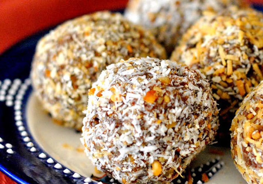 CHOCOLATE CAKE BALLS WITH NUTS (Credit: PASCALE PEREZ-RUBIN)