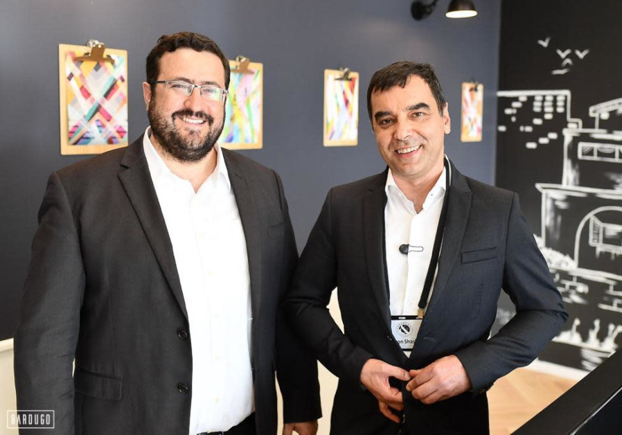  KamaTech co-founder & CEO Moishe Friedman (L) with Prof. Amnon Shashua (Credit: Israel Bardugo)