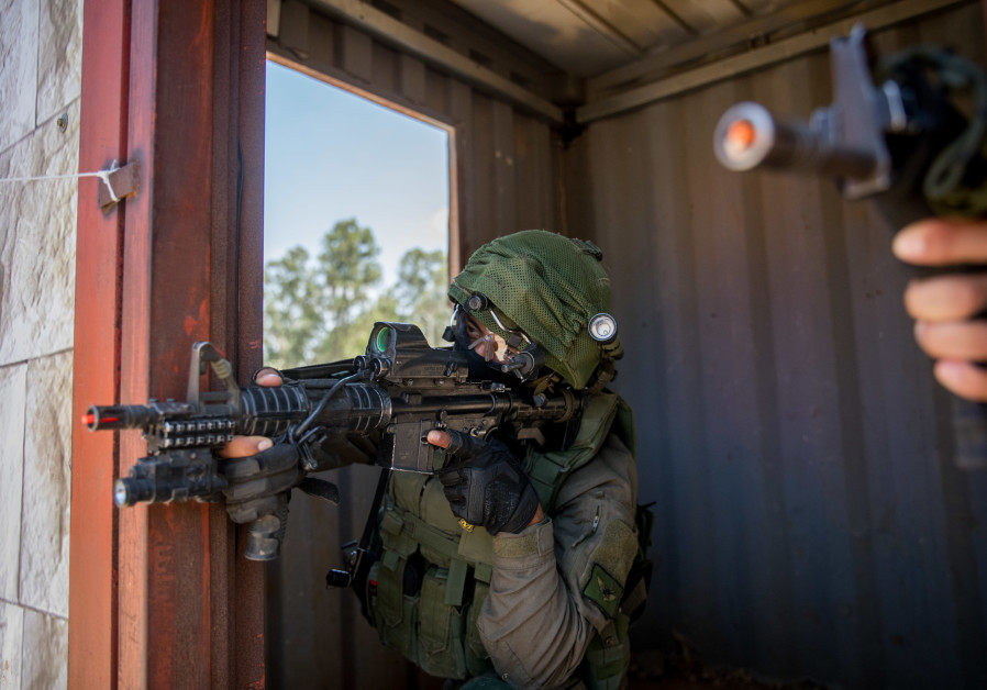  L’École de lutte contre le terrorisme de l’armée israélienne prépare des troupes au combat futur (Crédit: YONATAN SINDEL / FLASH 90)