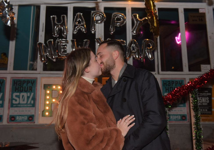 A couple shares a kiss in Tel Aviv as they welcome New Year 2020. (AVSHALOM SASSONI/MAARIV)
