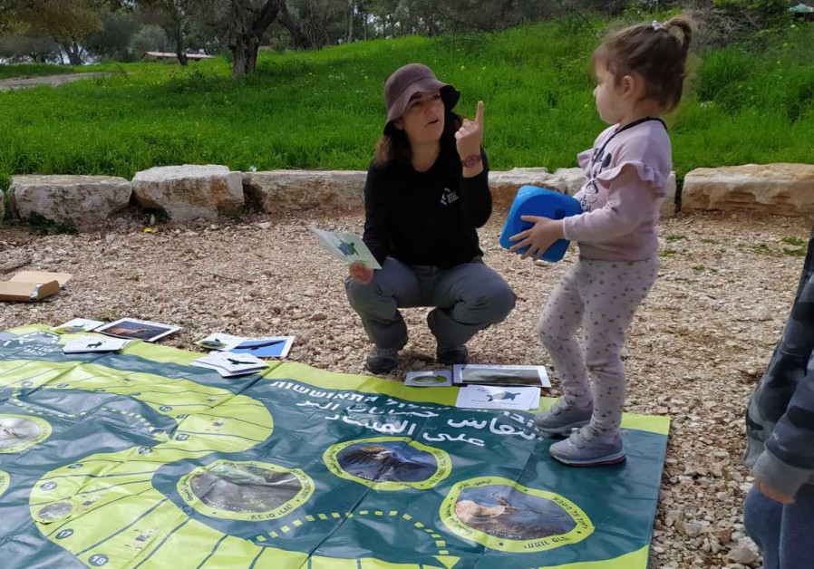 Special activities for children with Israel's Nature and Park's authority on Election Day (Credit: Israel Nature and Park's Authority)