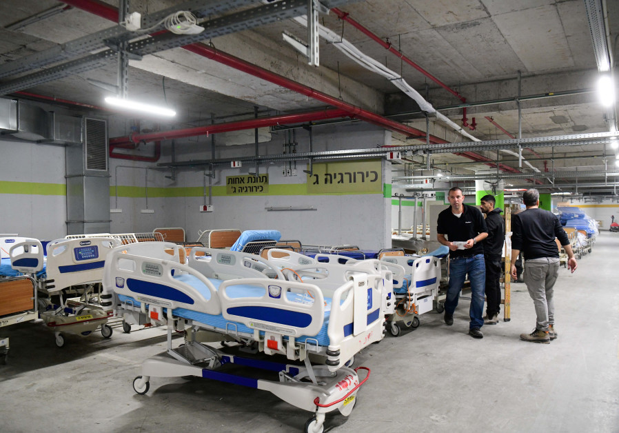 WORKERS PREPARE new wards at Tel Hashomer on March 17. (Flash90) 