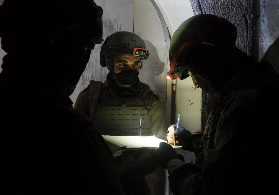 IDF soldiers map the house of Nizmi Abu Bakar, who is suspected of murdering First Sergeant Amit Ben Yigal, June 11, 2020 (Photo Credit: IDF Spokesperson's Unit)