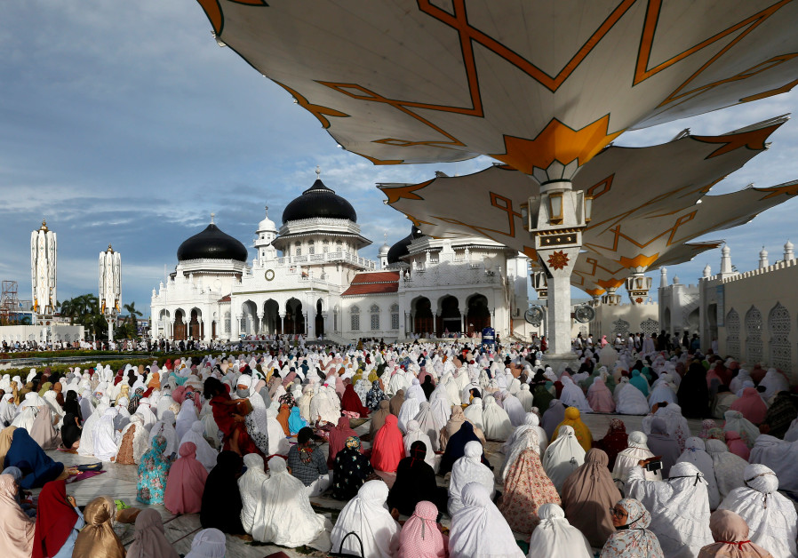 Indonesian Muslims attend Eid al-Adha prayers at the Great Mosque of Baiturrahman, during the outbreak of the coronavirus disease (COVID-19) in Banda Aceh, Indonesia, July 31, 2020 (Credit: Antara Foto/Irwansyah Putra/via REUTERS)
