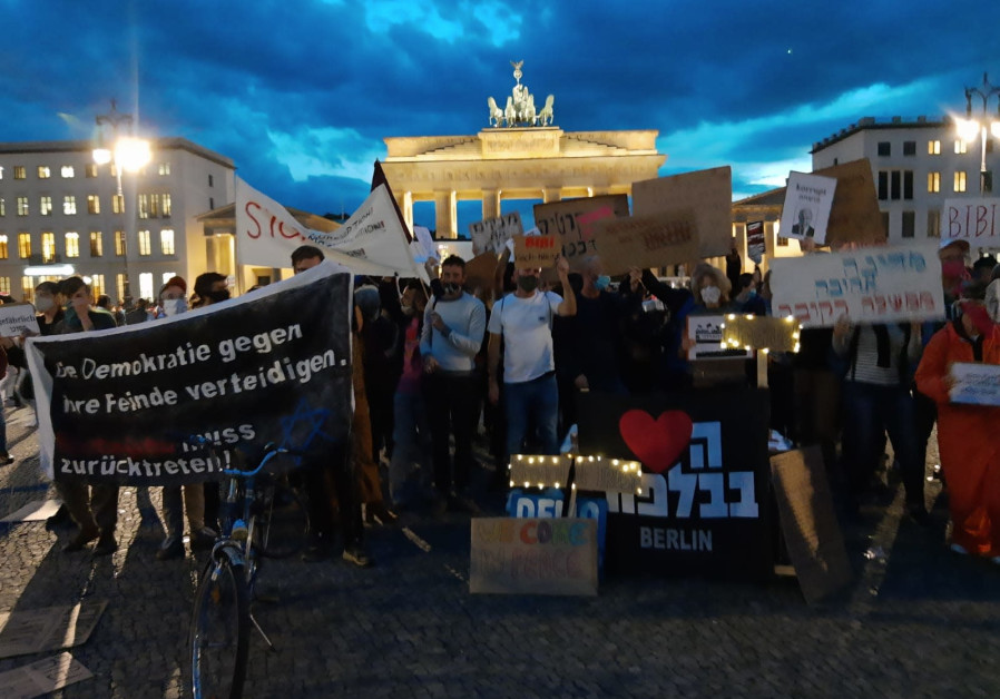 Anti-Netanyahu protestors in Germany, August 29, 2020. (Photo: Keren Lucas)
