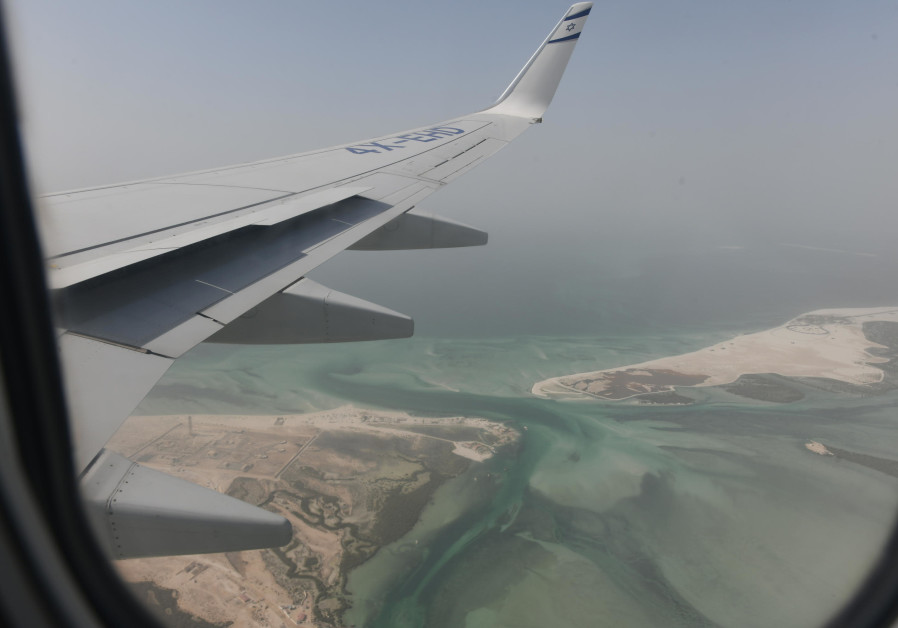 El Al's inaugural flight to the United Arab Emirates. (Credit: Amos Ben Gershom GPO)