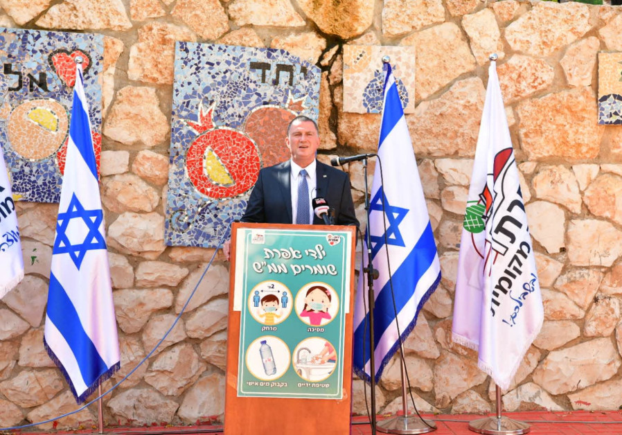 Health Minister Yuli Edelstein speaks ahead of the start of the new school year on a tour of Efrat, September 1, 2020 (Credit: Meir Elipour)