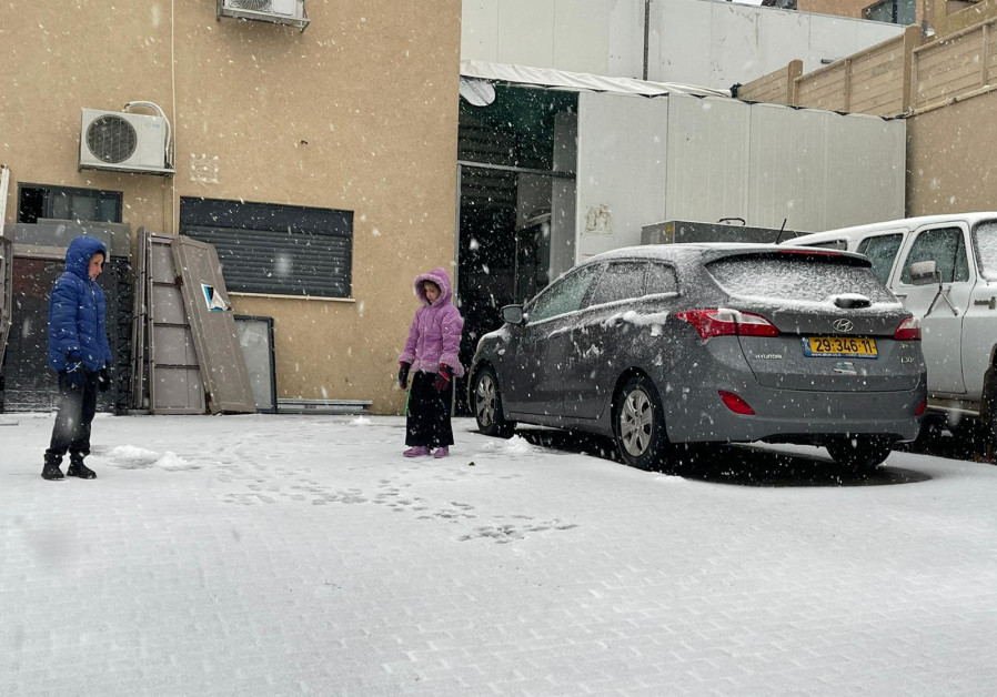 The snow in Zefat continues to pile up