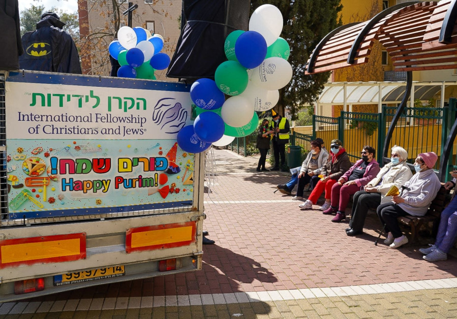 Hundreds of Fellowship volunteers visit 1,500 lonely elderly on Purim