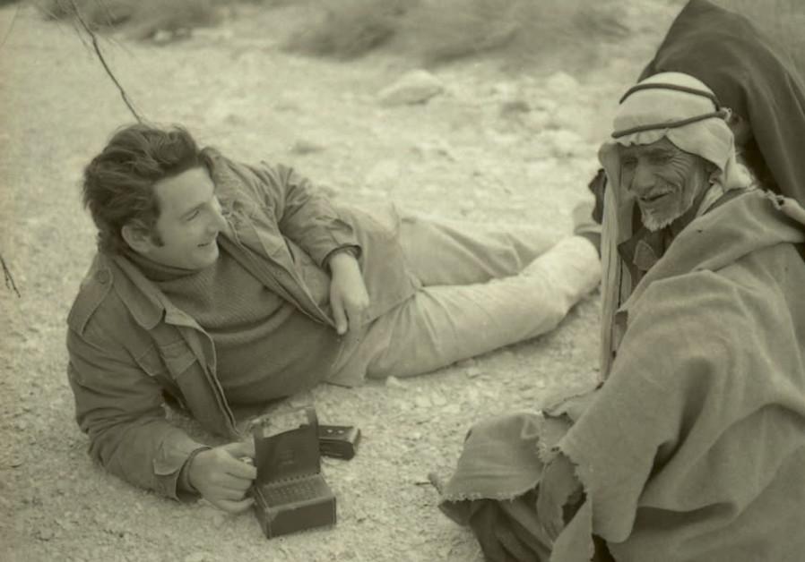 Dr. Clinton Bailey interviewing a Bedouin elder, 1972. (Boris Carmi/Meitar Collection/National Library of Israel archives)