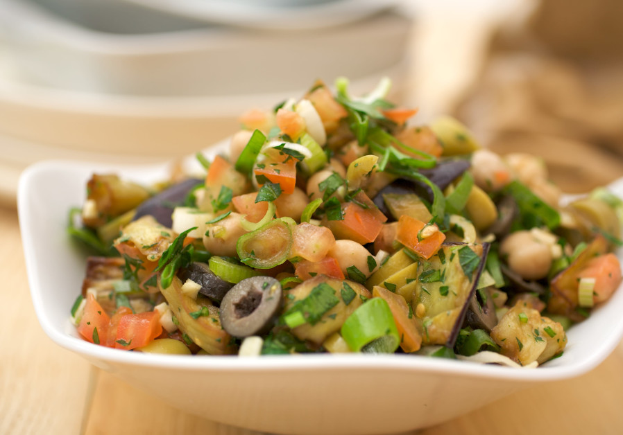 Salad. (Photo credit: Pascale Perez-Rubin and Dror Katz)