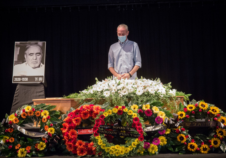 IN HIS capacity as minister of culture and sport, paying respects to late Israeli poet Nathan Zach at Tel Aviv’s Tzavta Theatre this past November. (Miriam Alster/Flash90)