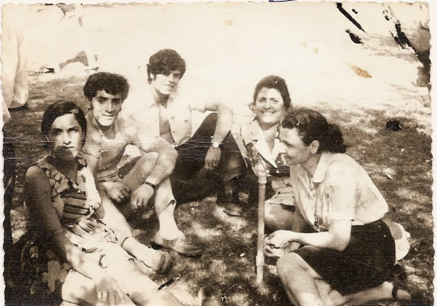 Louise Cohen (right) was one of several female members of the movement. (Photo credit: Musrara, the Naggar School of Art and Society)