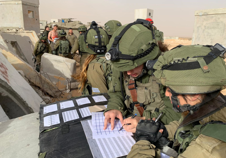  IDF soldiers are seen taking part in an exercise simulating a rescue mission behind enemy lines. (Photo credit: IDF Spokesperson's Unit)