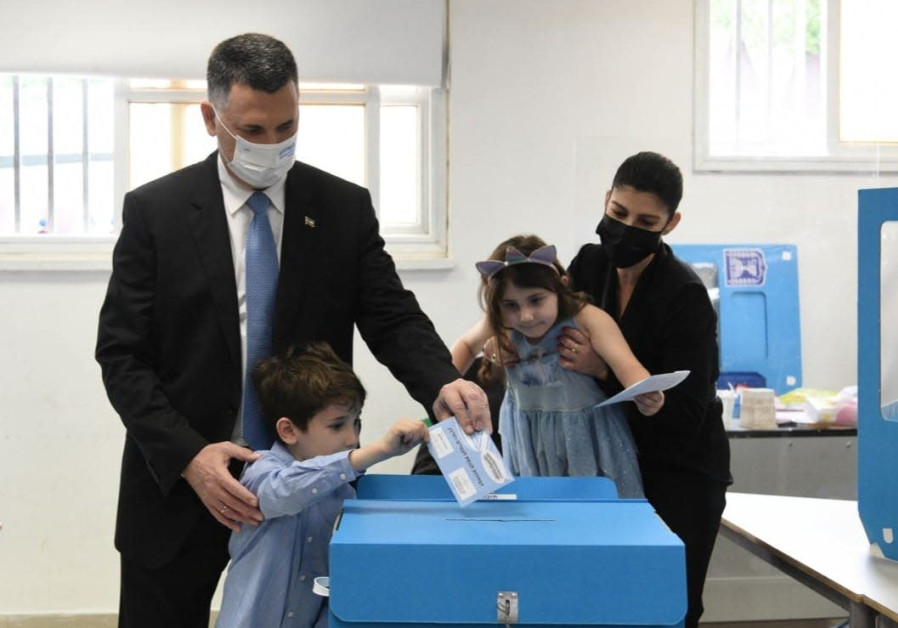 Gideon Sa’ar and his wife, Geula Even, vote with their children (Photo Credit: Courtesy)