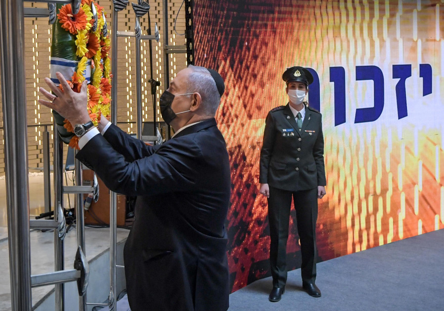 Prime Minister Netanyahu laying a wreath at 2021 state Remembrance Day ceremony at Mount Herzl (Photo Credit: KOBI GIDEON/GPO)