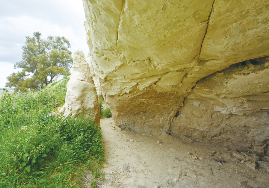 Tel Tzafit caves (Credit: Itzik Marom)