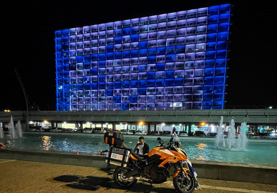 Tel Aviv Municipality lights up with the Israeli flag in commemoration of the 45 lost in the Mount Meron tragedy, May, 1, 2021 (UNITED HATZALAH)
