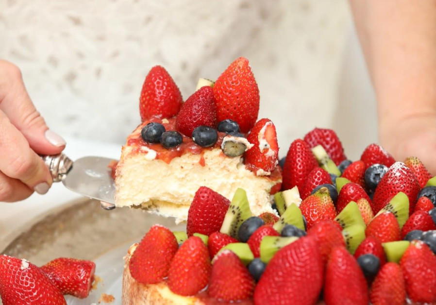 Cheesecake garnished with fruit. (Photo credit: Eitan Waxman)