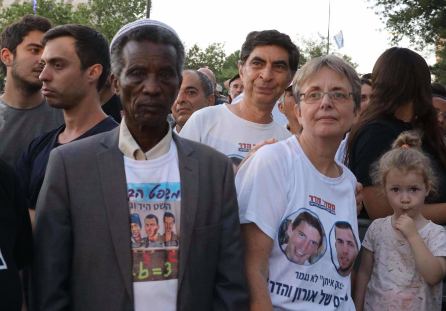 Operation Protective Edge has not ended, shirt reads in the rally to return abducted IDF soldier bodies from Gaza (Photo Credit: Marc Israel Sellem).