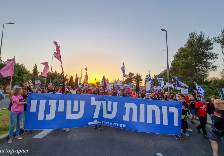 Protesters march from the Knesset to Balfour to demand a change of government, May 29, 2021. (Credit: BENCO ARTOGRAPHER)
